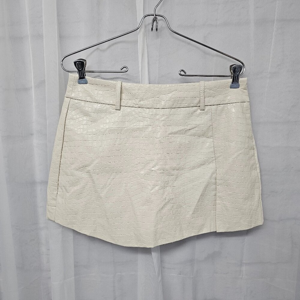 Ivory Embossed Faux Leather Mini Skort Shorts Party Club Rave M